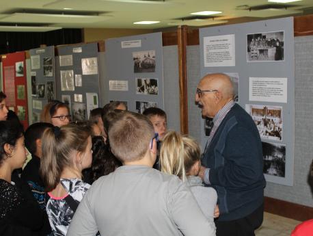 ecoles_a_lexposition_onyacum